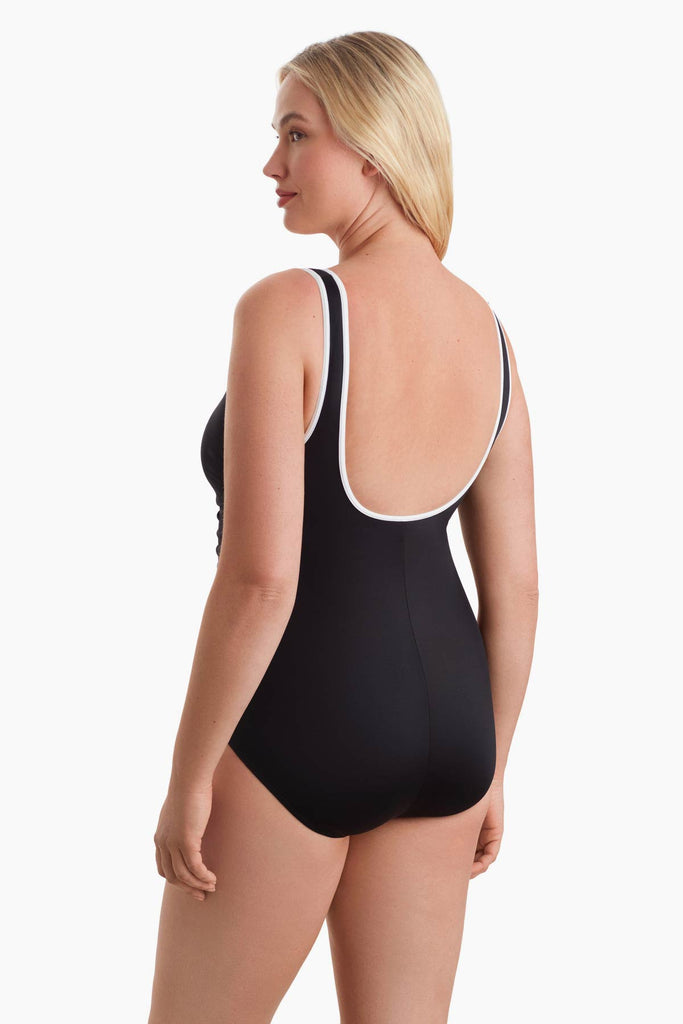 Woman turned left to show white trim detail of the one-piece swimsuit